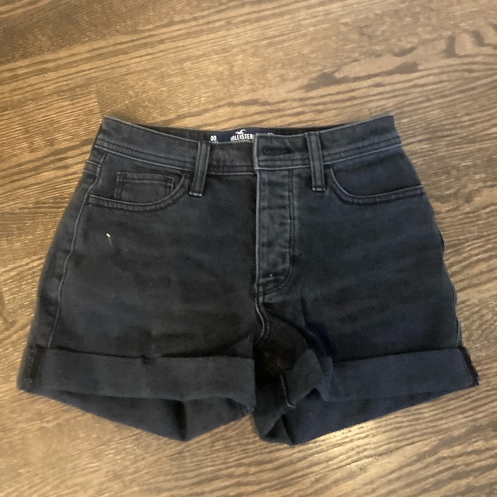 Black Hollister shorts